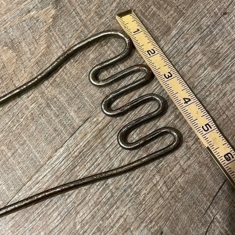 Handcrafted bent metal foot coat hook - Picture 4 of 4